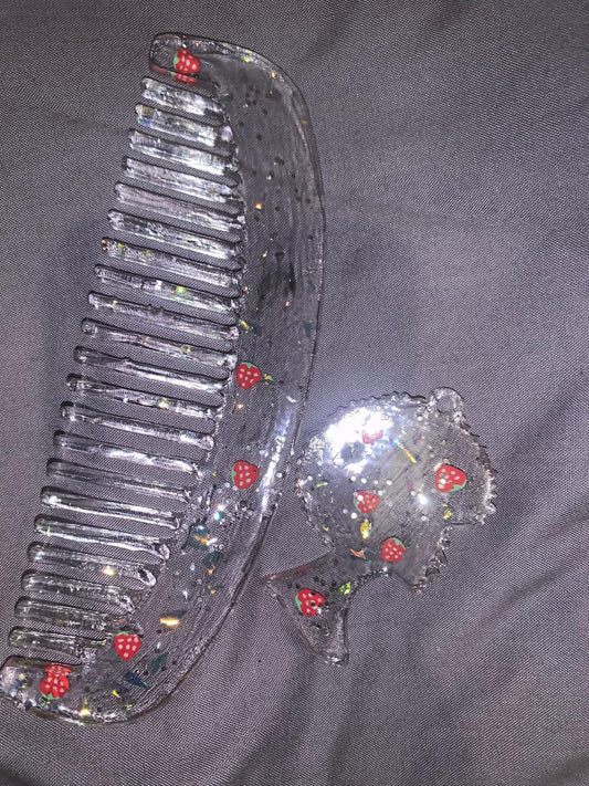 Strawberry comb & keychain