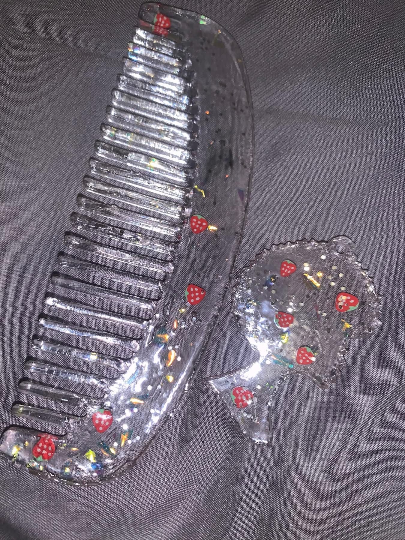 Strawberry comb & keychain