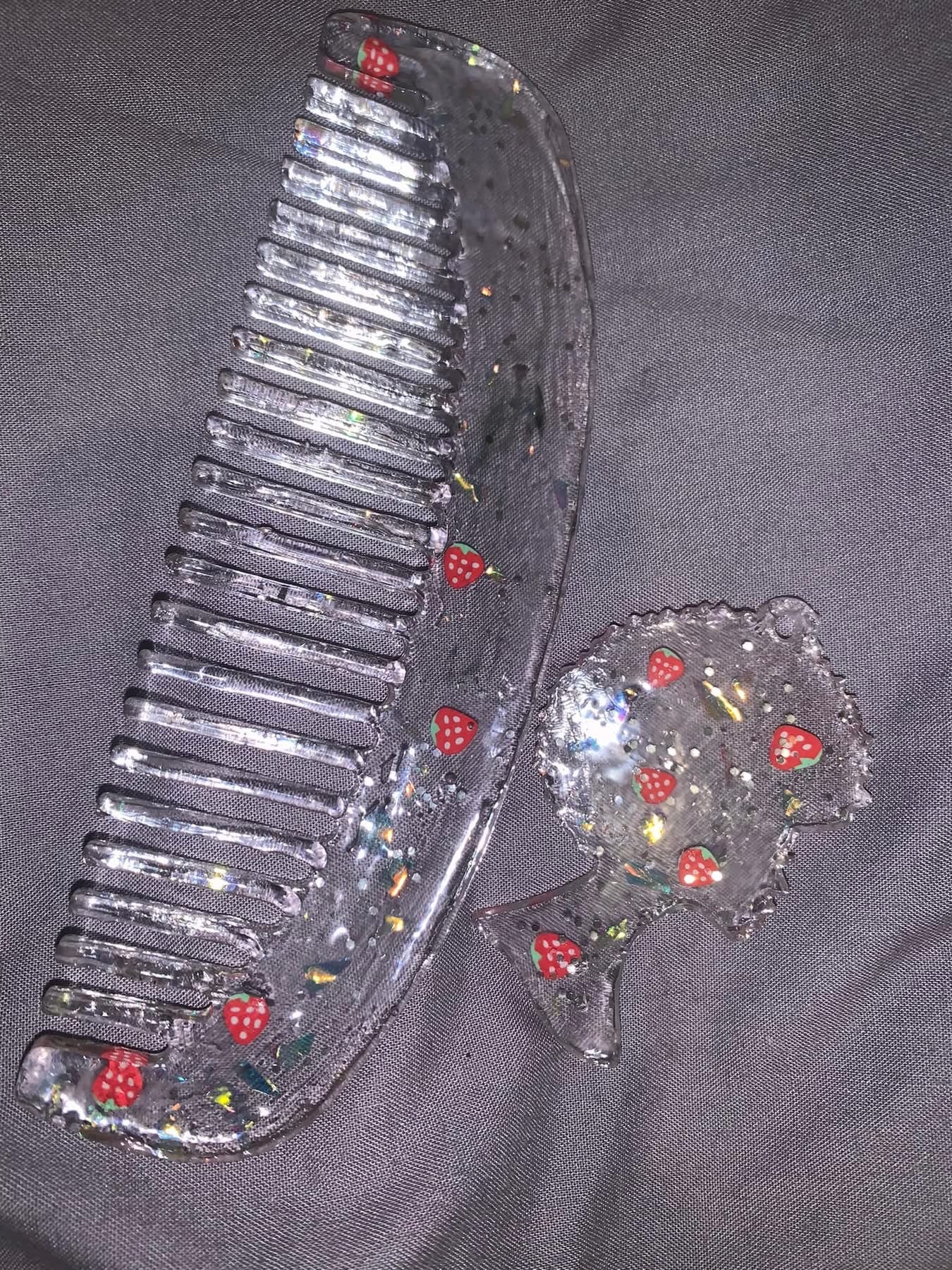 Strawberry comb & keychain
