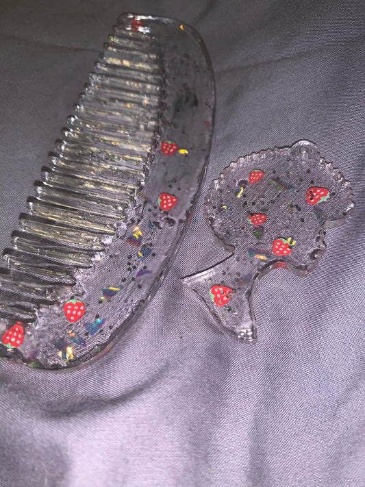 Strawberry comb & keychain